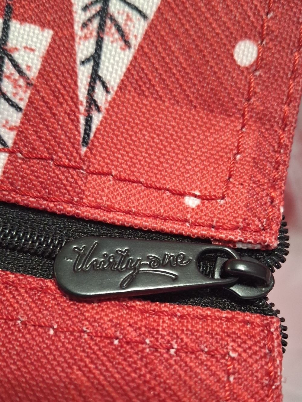 Thirty-one Red Moose Tote with Exterior Pockets - Picture 6 of 7